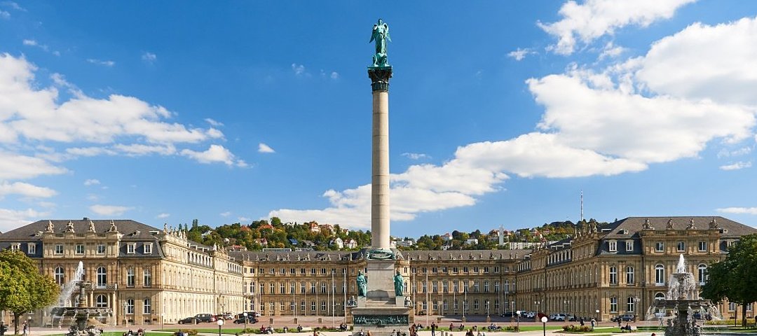 Viel Wirtschaft, viel Kultur: Stuttgart Schlossplatz © stock.adobe.com_Manuel Schönfeld 