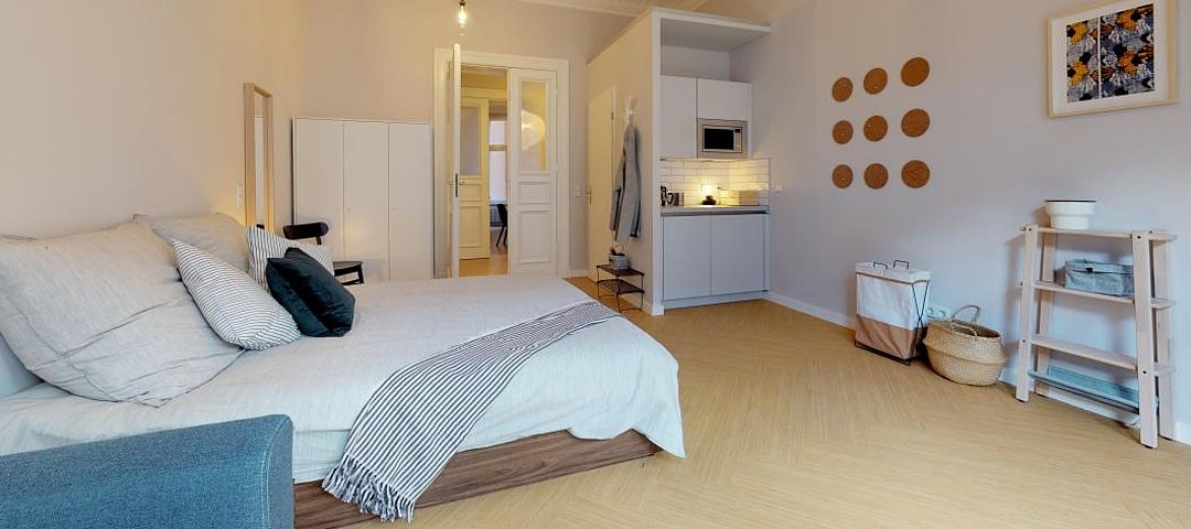 Studio in einem Colonies in Berlin: Im Schnitt bleiben die Mieter rund ein Jahr. Ein Zimmer kann innerhalb von 24 Stunden angemietet werden. Der Mindestaufenthalt beträgt sechs Monate, in Frankreich nur einen Monat. Vor Ort gibt es immer einen Residenzmanager. © Colonies