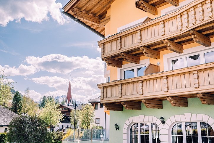 Mit ein bisschen Henri ist das erste Henri Country House diese Woche in Seefeld gestartet. Nächstes Jahr erfolgt die Renovierung und der Anbau. © DSR / Henri
