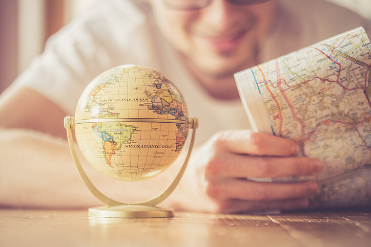 Wer trifft wie Reiseentscheidungen 2023, plant sie und nutzt welche Technologien? Die Studie "Traveler Tribes 2033" liefert Anhalltspunkte. © stock.adobe.com_Patrick Daxenbichler
