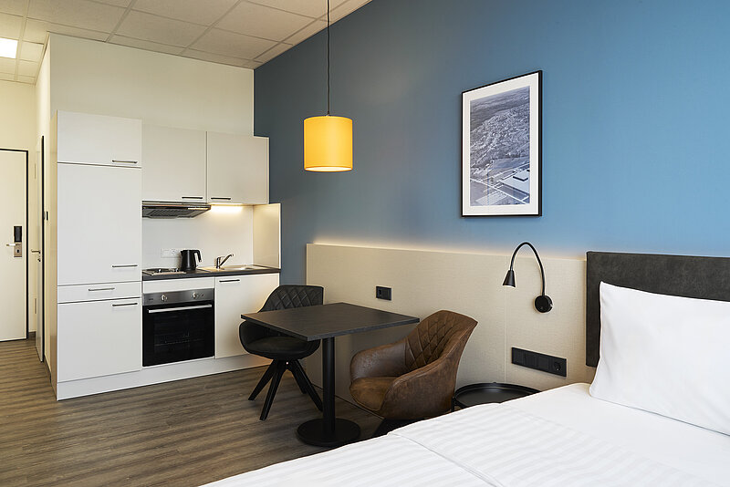 Zimmer im Four Points Flex by Sheraton Östringen mit Kitchenette und funktionalem Design für kurze und längere Aufenthalte. © Christopher Baker Zimmer im Four Points Flex by Sheraton Östringen mit Kitchenette und funktionalem Design für kurze und längere Aufenthalte. © Christopher Baker