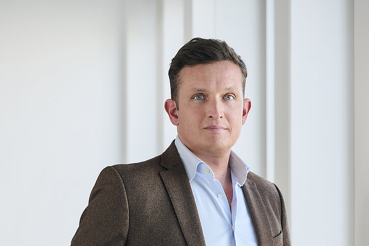 Porträt Dr. Raphael Kirschner, CEO von WeWash