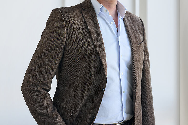 Porträt Dr. Raphael Kirschner, CEO von WeWash