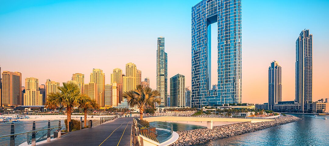 Dubai erlebte allein in der ersten Kriegswoche 80.000 Stornierungen von Hotelreservierungen. © AdobeStock.com/Frank Peters