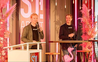 Tobias Köhler (r.) von Onsai ist bei der SO!APART-Ausstellung am 19./20.11.25 dabei. © Hafencitystudios