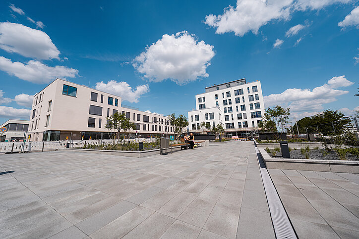 Apartmenthäuser schaffen öffentlichen Raum und begeistern die Kommunen. The Place hat mit seinem Konzept ein Angebot speziell für B- bis D-Lagen lanciert. © Jakob Marwein