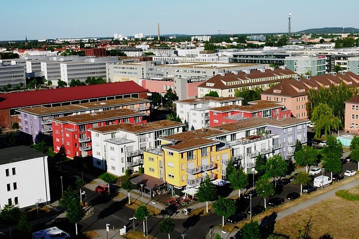 Luftaufnahme mit den Gebäuden der Adapt Apartments