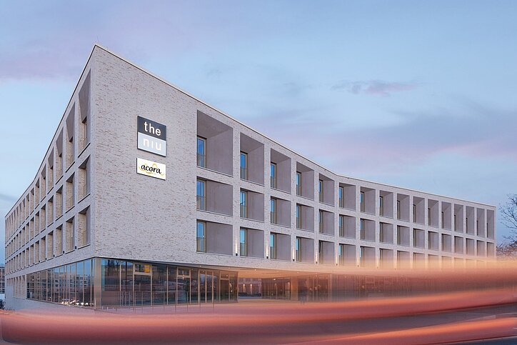Das elfte Haus von Novums Longstay-Marke ist gestartet: das Acora Potsdam Living the City im neuen Havelquartier nahe der Potsdamer "Freundschaftsinsel". © Novum Hospitality