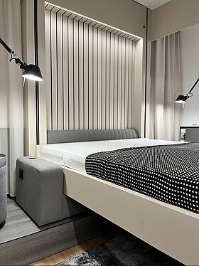 Heruntergefahrenes Bett im Apartment