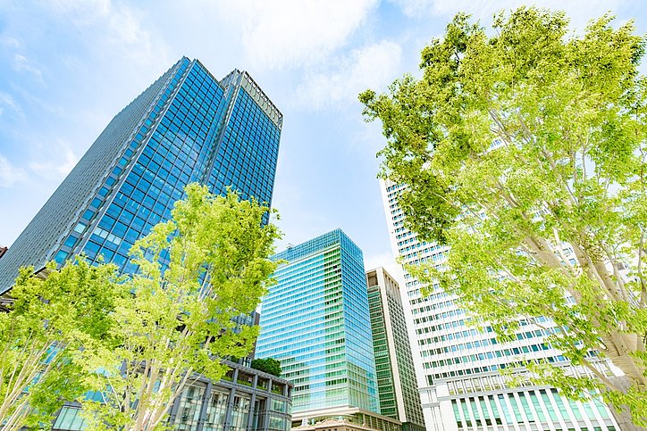 Mit grünen Gebäuden wachsen - der Trend scheint in der Immobilienwelt inzwischen unumkehrbar. © stock.adobe.com_JP trip landscape DL