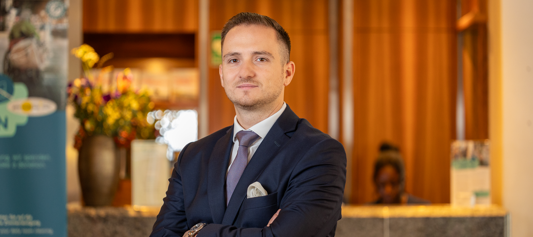 Seit langem in Düsseldorf und nun Direktor eines der beiden Living Hotels: Bojan Nikolic. © Sascha Perrone