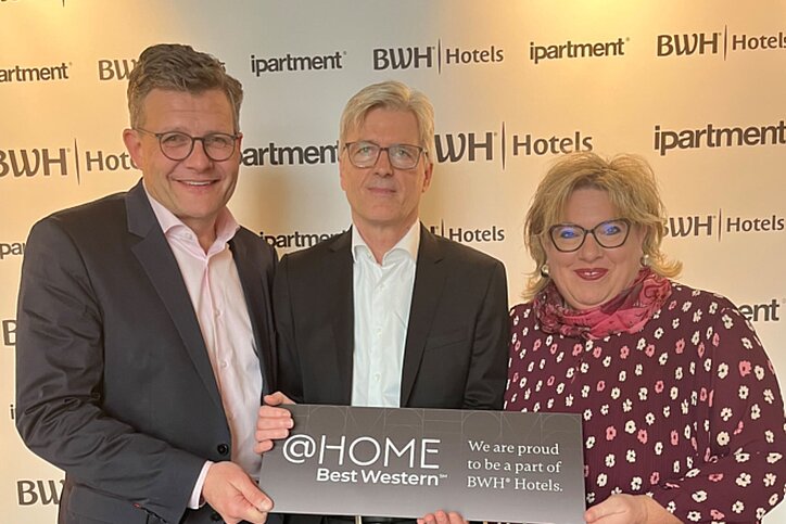 Ipartment sucht die Zusammenarbeit mit BWH Hotels (v. l.): Marcus Smola, Ralph Stock und Carmen Dücker. ©BWH Hotels