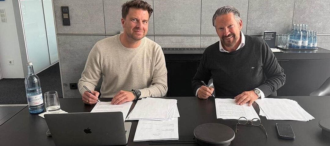 Livree nimmt Fahrt auf: Sebastian Blank (l.) und Felix von Braun schließen Partnerschaft ab. © DPF Group