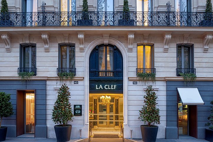 ART erwirbt jetzt u.a. in Frankreich das La Clef Tour Eiffel Paris, ein Luxus-Objekt im Portfolio von The Ascott Limited. © ART