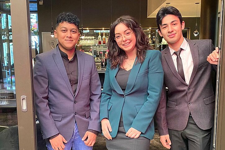 Sind nach der Ausbildung bei den Living Hotels geblieben (v.l.): Tommy Tokiherimanitra, Alyssa Klug und Mukhammadjon „Djon“ Mekhmonov. © Köhnlechner