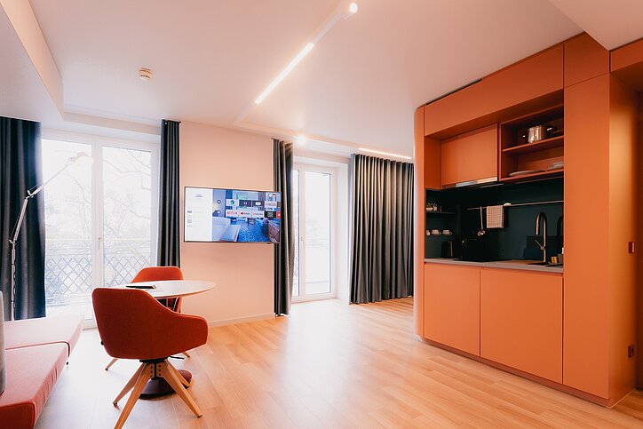 Die Studio-Apartments und Smart Studio Singles mit Balkon bieten Blick auf den Hotelgarten. © Der Sonnenhof
