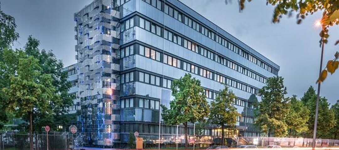 Mit 260 Apartments am Münchner Olympiapark war die Marke Joyn Serviced Living einst gestartet. Jetzt geht auch dieses Haus an Numa. © Joyn Serviced Living