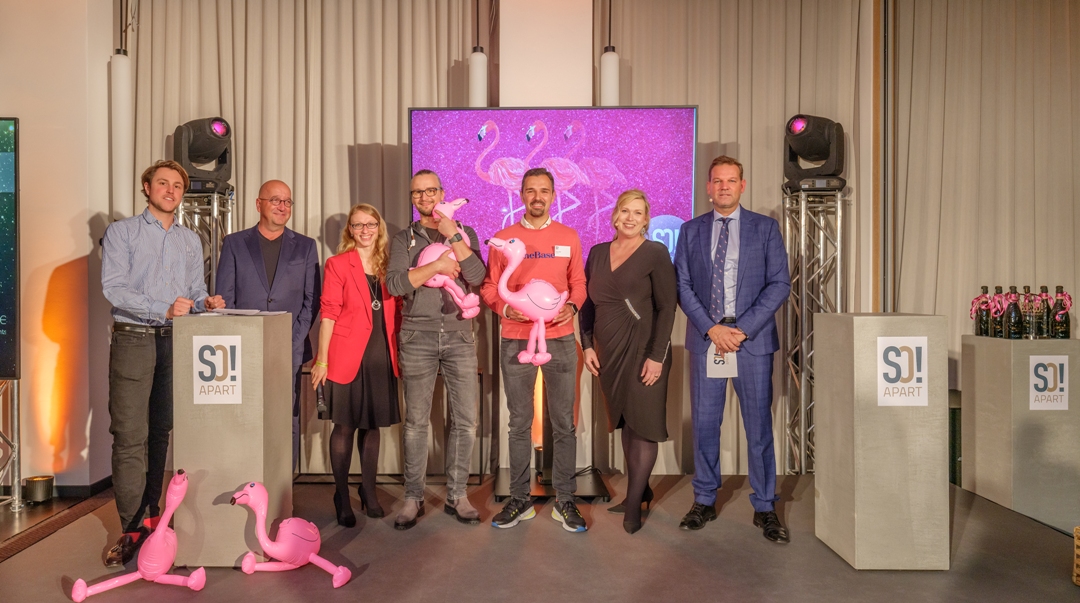 Die beiden Gewinnder des Branchenpitch "Nest des Flamingo": The Base Saas wurde von der Jury zum Gewinner ernannt, theCubes vom Publikum. © HAFENCITYSTUDIOS